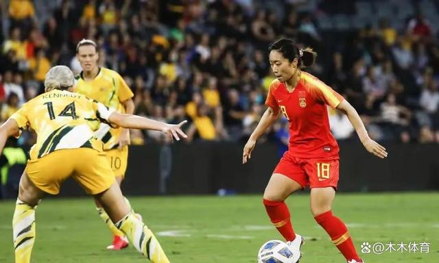 中国女足球员在国际比赛中取得辉煌胜利