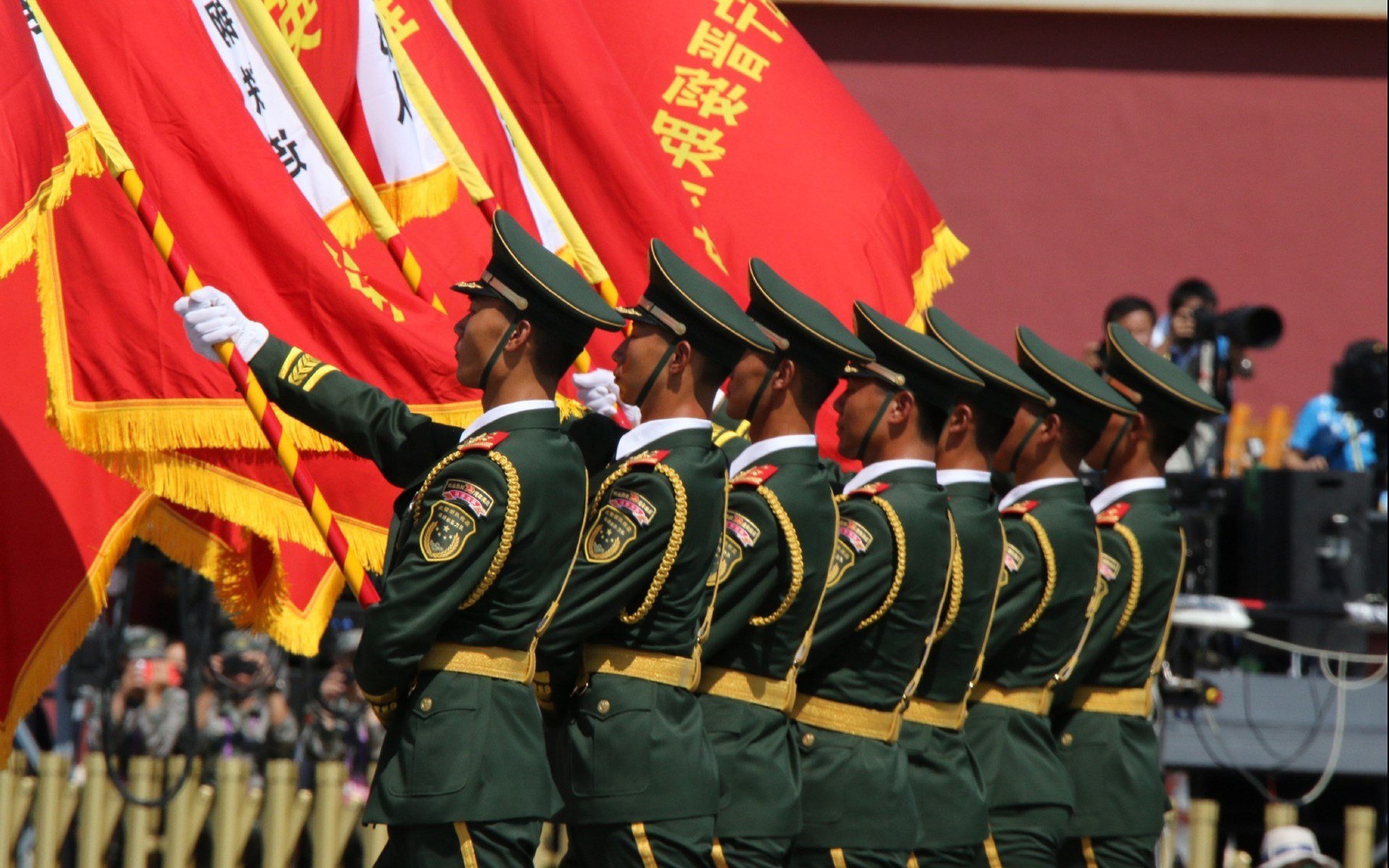 阿圭罗的节奏魔法与日本的战术风暴，足球场上的个人领袖与团队荣耀