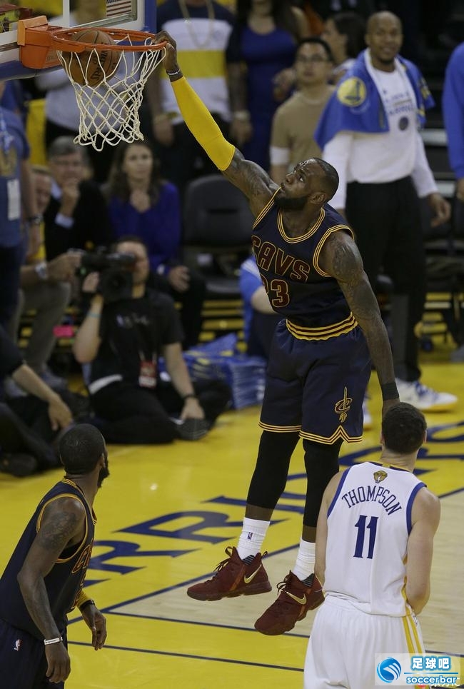 詹姆斯爆发，广东队加时取胜魔术